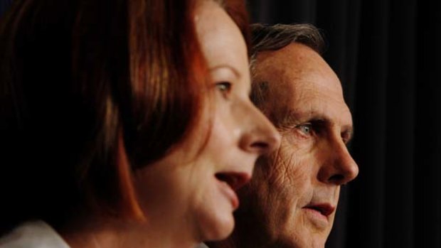 Julia Gillard and Bob Brown announce the new multi-party climate change committee.