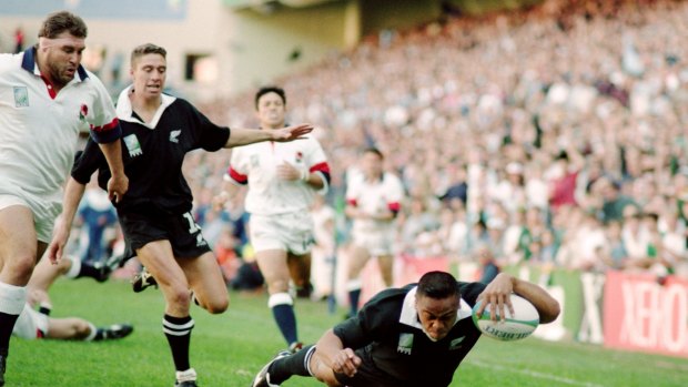 Lomu scores against England at the 1995 World Cup, leaving Mike Catt in his wake.