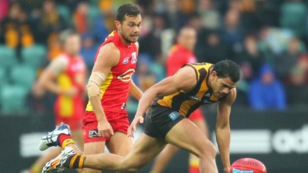 Cyril Rioli stretches for the ball and injures his hamstring against Gold Coast in round 15.