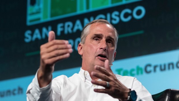 US lawmakers are questioning a large stock sale by Intel chief executive Brian Krzanich. 