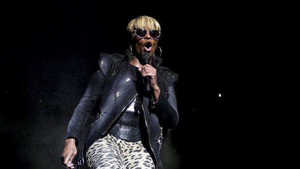 Mary J. Blige performs at Reggae for Recovery.