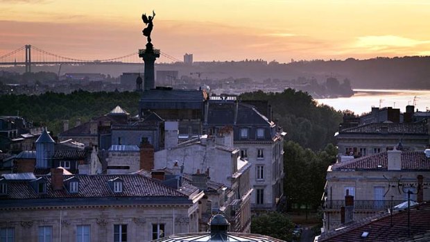 When in room ... and from Hotel Le Continental, Bordeaux.