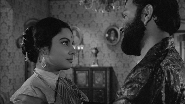 Madhabi Mukherjee as Charu, who, like a caged bird, longs for freedom, even as her oblivious husband dreams of Indian independence.