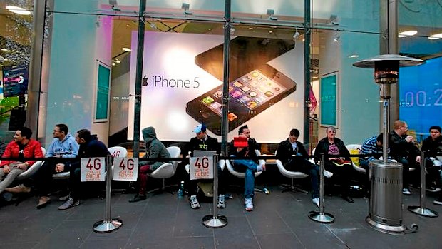 People line up for the iPhone 5.