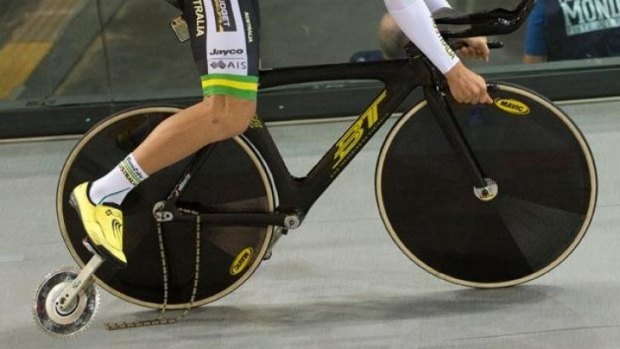 The Australian men's team pursuit outfit suffered some mechanical issues.