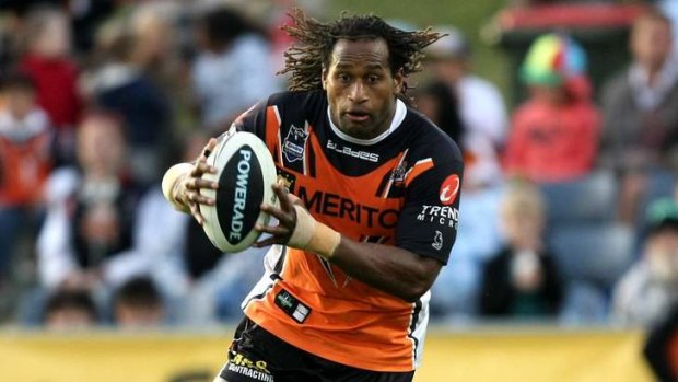 Wests Tigers winger Lote Tuqiri has signed with South Sydney for the 2014 NRL season.