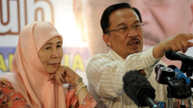 Malaysian opposition leader Anwar Ibrahim is watched by his wife Wan Azizah Wan Ismail.