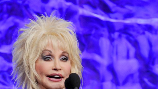 Apology ... Dolly Parton restates her "personal support of the gay and lesbian community".