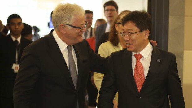 Trade Minister Andrew Robb and his South Korean counterpart, Minister of Trade, Industry and Energy Yoon Sang-jick.