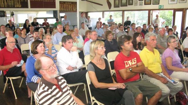 More than 100 Bulimba residents listened to the debate over a possible cross-river bridge to Teneriffe.