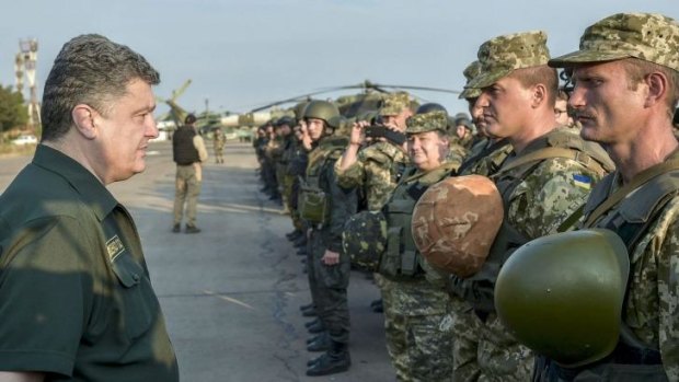 Grateful for Australian assistance ... Ukrainian President Petro Poroshenko speaks to servicemen of the Ukrainian Army.