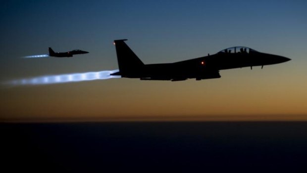 Britain joins the US: American fighters fly over northern Iraq.