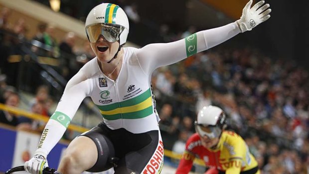 Anna Meares celebrates victory.