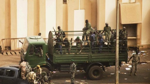Soldiers and security forces outside the broadcasting building in Bamako.