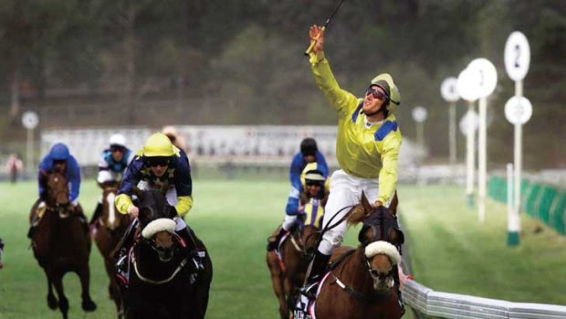 Damien Oliver's emotional 2002 salute to his late brother Jason. Can the Perth-bred jockey win a third Melbourne Cup this afternoon?