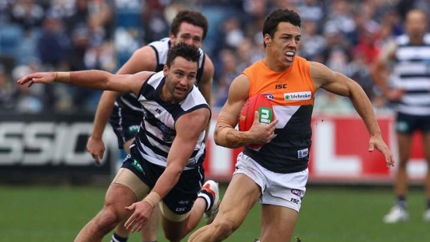 Quick turn: Dylan Shiel of the Giants eludes Jimmy Bartel on Saturday.