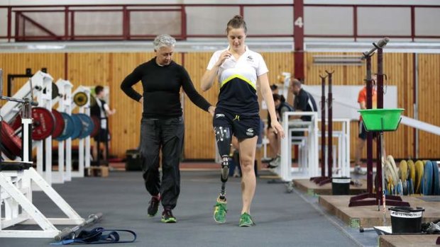 Ellie Cole works with Athletics Australia senior coach for Para athletes Iryna Dvoskina.