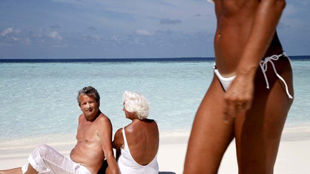 For men, a loss of intelligence during holidays may well be exacerbated by the vision of the opposite sex in bikinis.