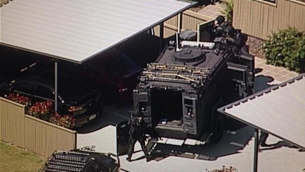 SERT officers at the scene of a seige at Inala. Photo: Jess Millward/Nine News