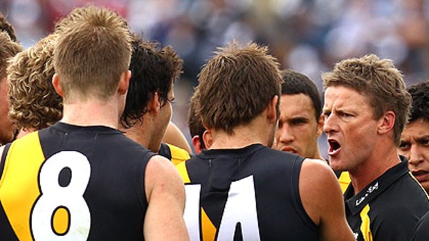 Damien Hardwick talks to his players during the match against Geelong.