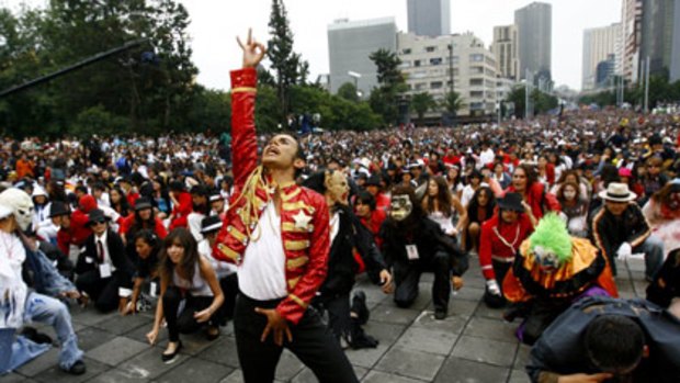 Thousands of fans perform the <I>Thriller </i>dance in Mexico city.