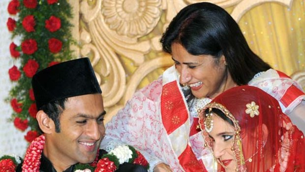 Pakistani cricketer Shoaib Malik has married Indian tennis player Sania Mirza.