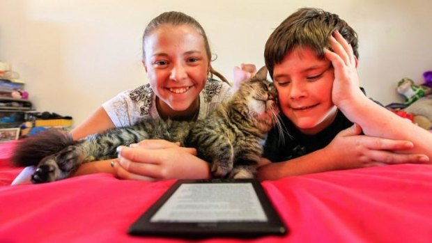 Pay per page ... Jade and Darcy Lewis snuggle up with a Kindle and kitty. Amazon will soon pay an independent author for each page they read.