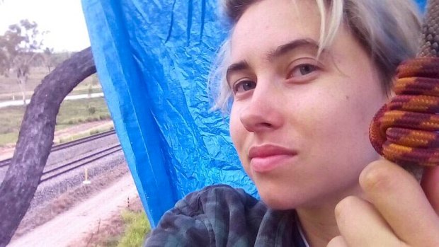 Protester shuts down coal line by suspending herself from a tree