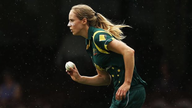 Multi-talented ... Ellyse Perry represents Australia in both football and cricket.