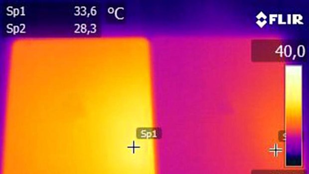 Thermal image ... new iPad (left) is considerably warmer than iPad 2.