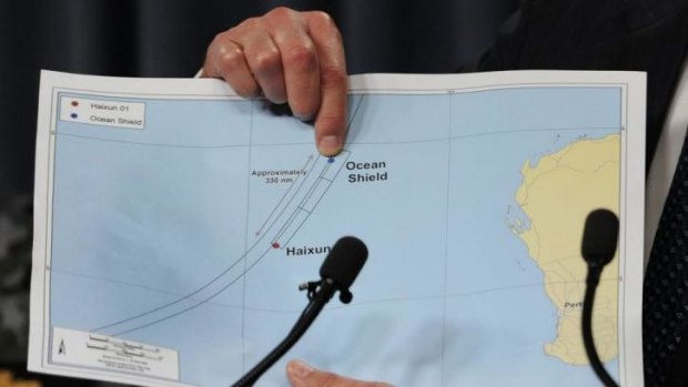 Retired Air Chief Marshal Angus Houston points to a graphic of the search area for the missing jet.