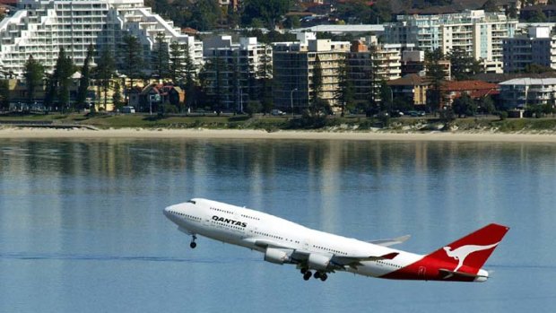 Unlikely to change ... federal Transport Minister has said he will not increase the 80 flights per hour cap at Sydney Airport.