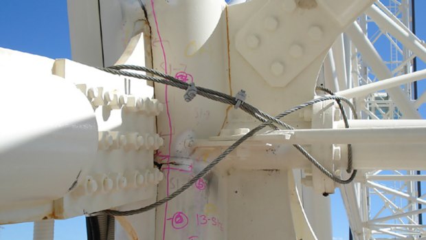 Photographs of the observation wheel show large cracks in the steel structure.