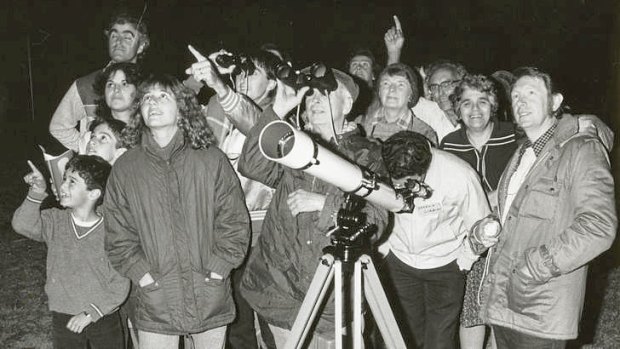 In April 1986 comet watchers gathered at Jells Park, Glen Waverly, to see Halley's Comet.