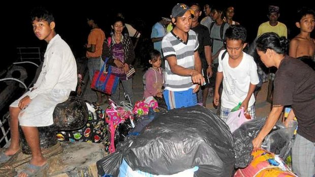 Filipino residents fleeing the Malaysian state of Sabah arrive with their belongings in the southern Philippines.