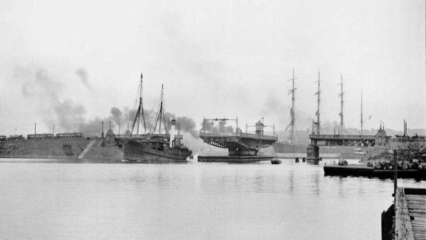 History: A steam vessel leads the four-masted German barque Gustav through the open Glebe Island bridge.