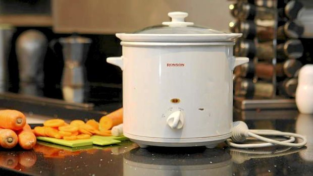 04 August  2010; SMH GOOD LIVING; Pic of a Ronson slow cooker. Picture Helen Nezdropa DIGICAM 00000000