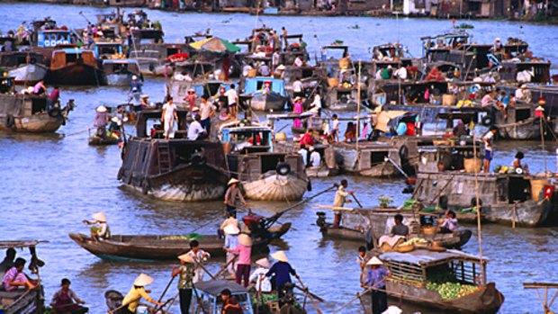 Traffic island ... bustling trade at Cai Rang floating market.