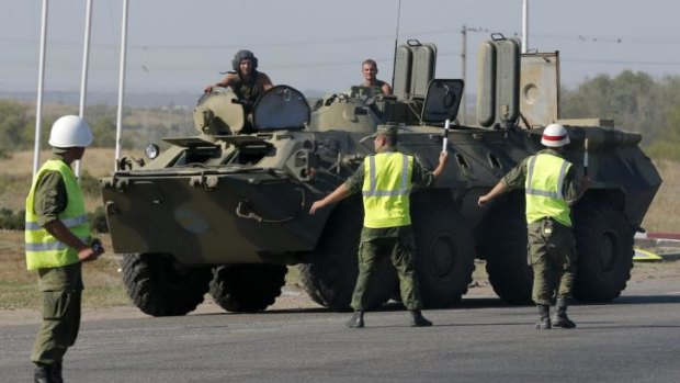 Russian servicemen direct military traffic outside Kamensk-Shakhtinsky.