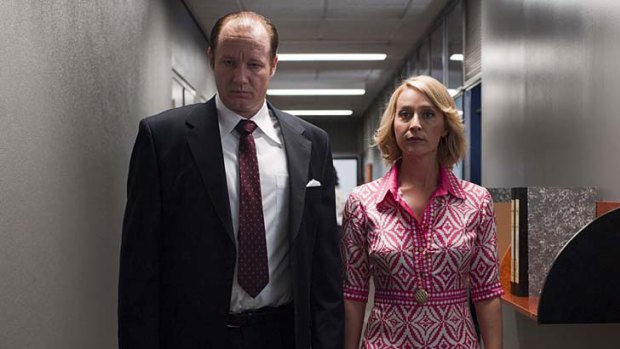 Rob Carlton as Kerry Packer and Asher Keddie as Ita Buttrose in <i>Paper Giants</i>.