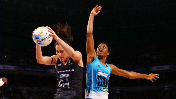 SYDNEY, AUSTRALIA - AUGUST 07:  Jodi Brown of New Zealand is challenged by Shanice Rock of Barbados during the 2015 Netball World Cup match between New Zealand and Barbados at Allphones Arena on August 7, 2015 in Sydney, Australia.  (Photo by Matt King/Getty Images)