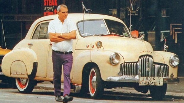 Rock 'n' Roll George outside the old New York Hotel in Queen Street in the early 1980s.