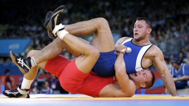 Jimmy Lidberg competes with Tsimafei Dzeinichenka for the bronze medal.