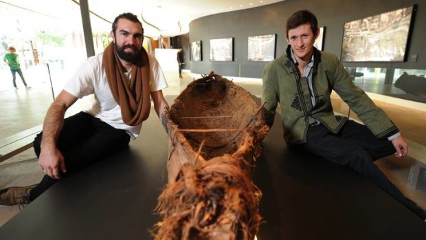 Indigenous artist Steaphan Paton and photographer Cameron Cope with a traditional canoe.