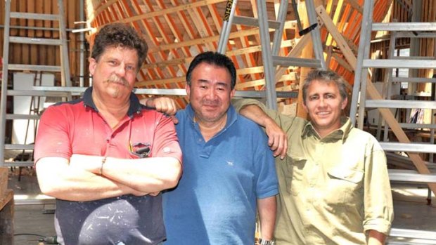 Masterbuilders ... Dean Marks and Lou Sweatman with Tetsuya Wakuda and the boat.