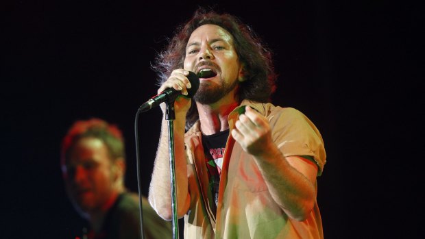 Eddie Vedder dropped to one knee during his concert.