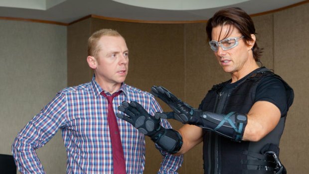 Simon Pegg, Tom Cruise in Mission: Impossible - Ghost Protocol.