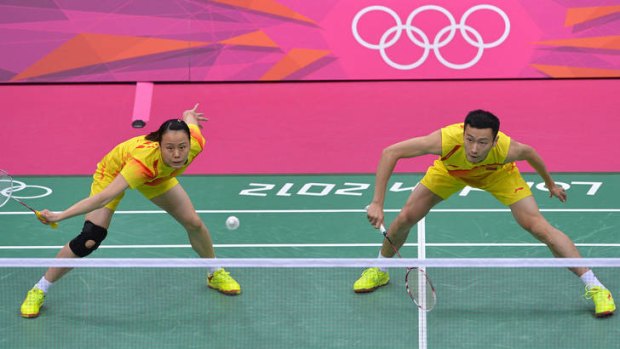 Zhang Nan and Zhao Yunlei (left) in the gold medal match.
