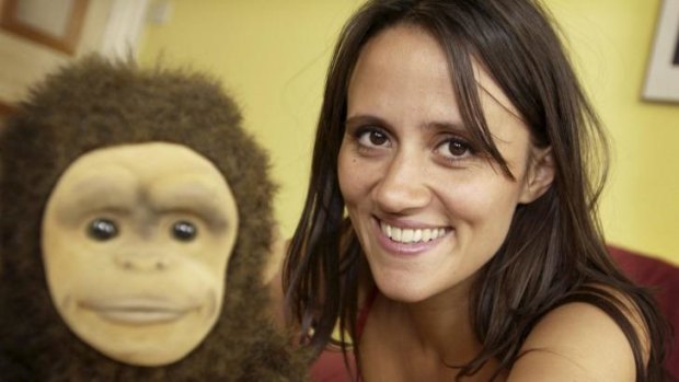 Nina Conti established herself sa a ventriloquist with the help of Monkey.