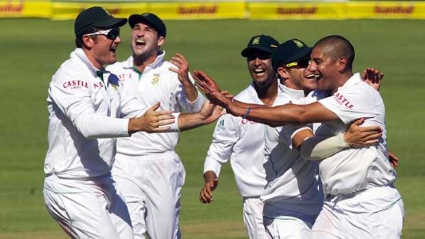 South Africa's Graeme Smith, Dean Elgar, Robin Petersen, Faf du Plessis and Rory Kleinveldt celebrate a wicket.